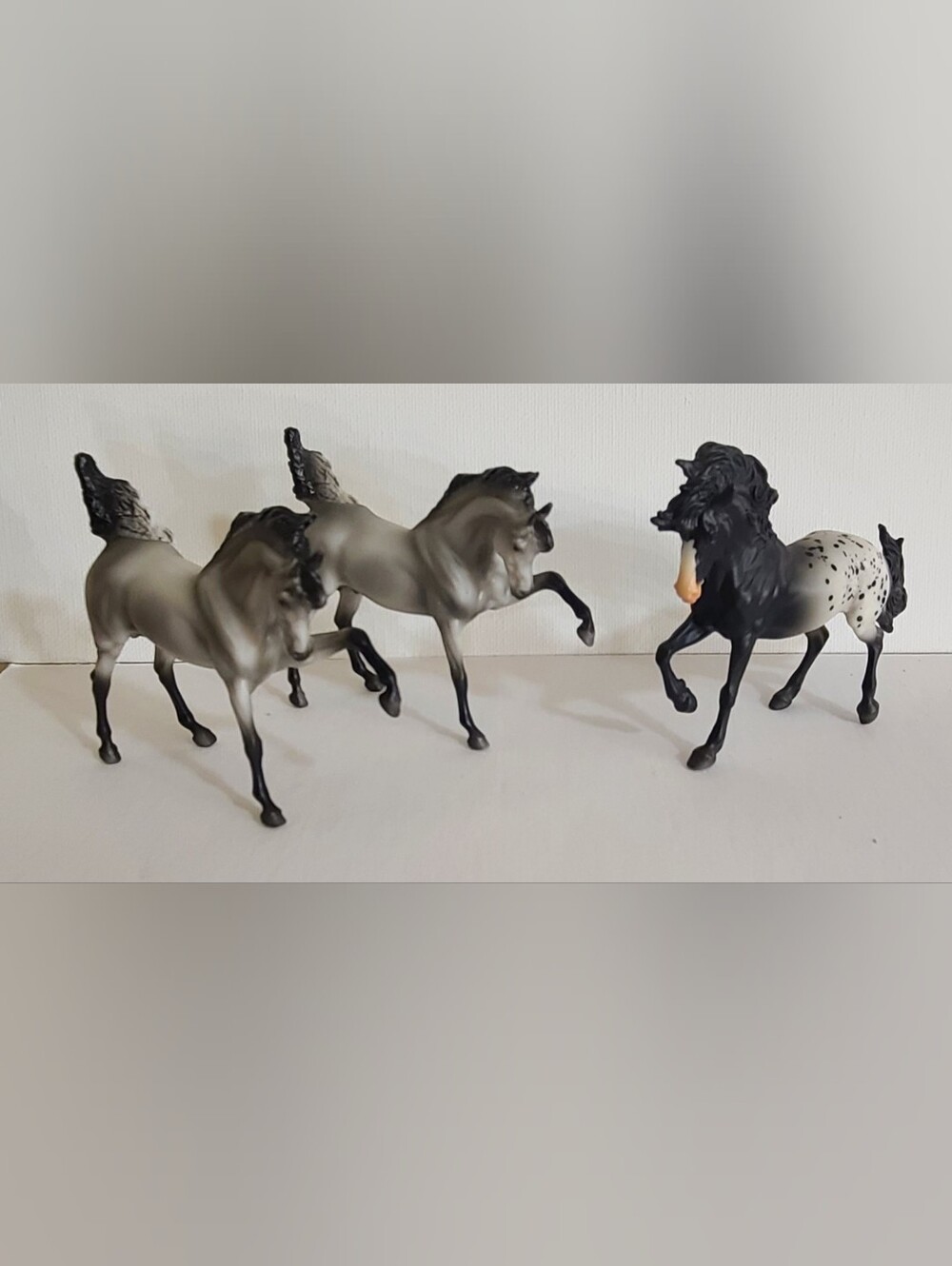 Breyer Mystery Horse Suprise Stablemates Series 4
